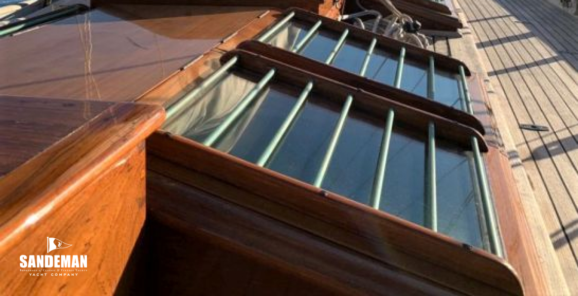 Coach roof and skylights stbd view fwd