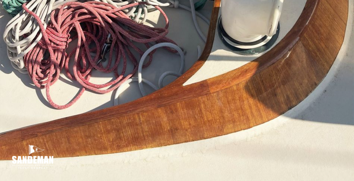 Details at mast
