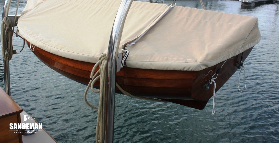 DINGHY IN DAVITS