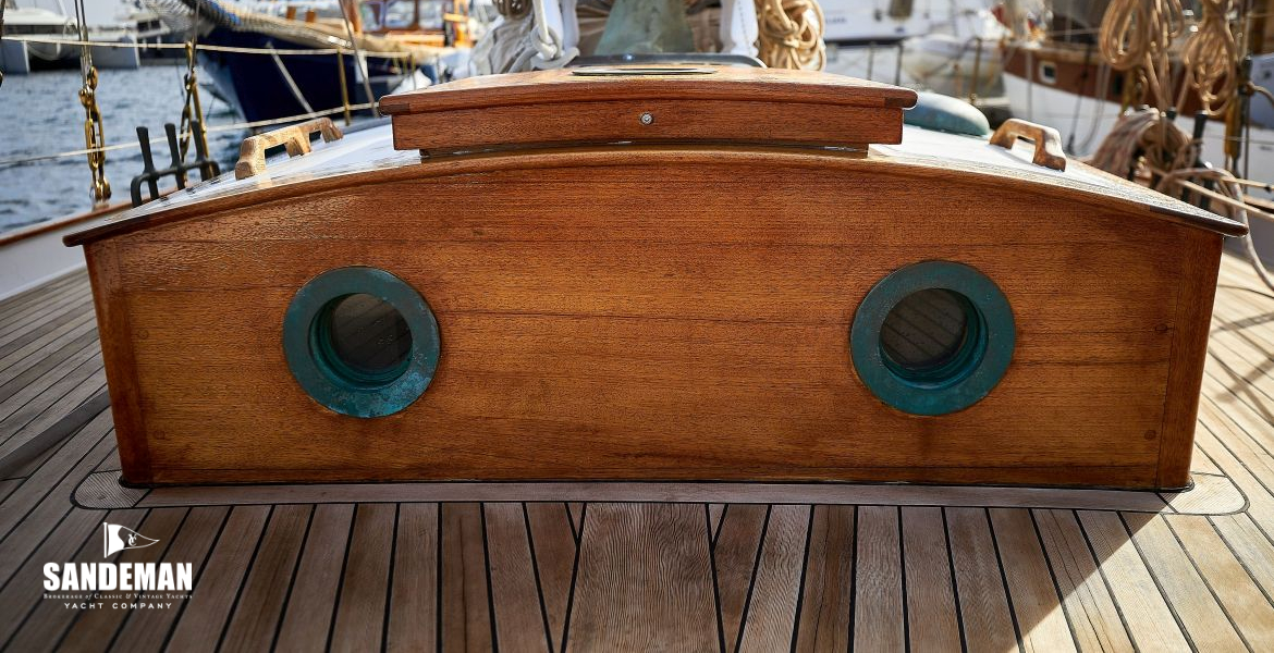 Trunk cabin deck view aft