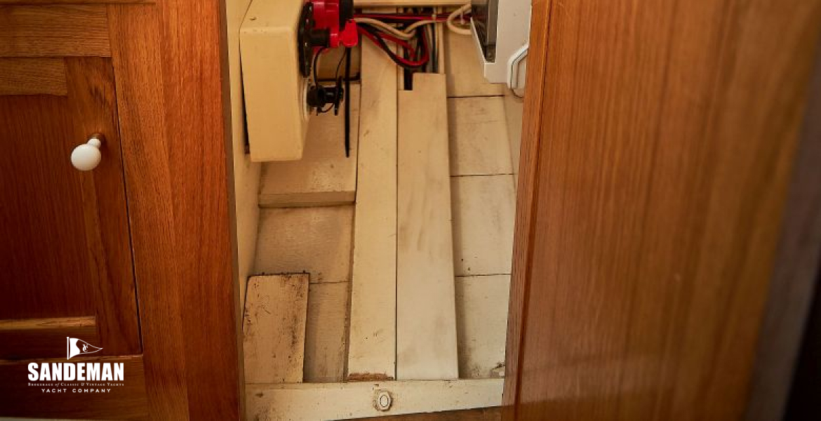 Port aft cabin hanging locker