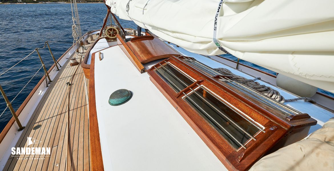 Coach and stbd deck view aft