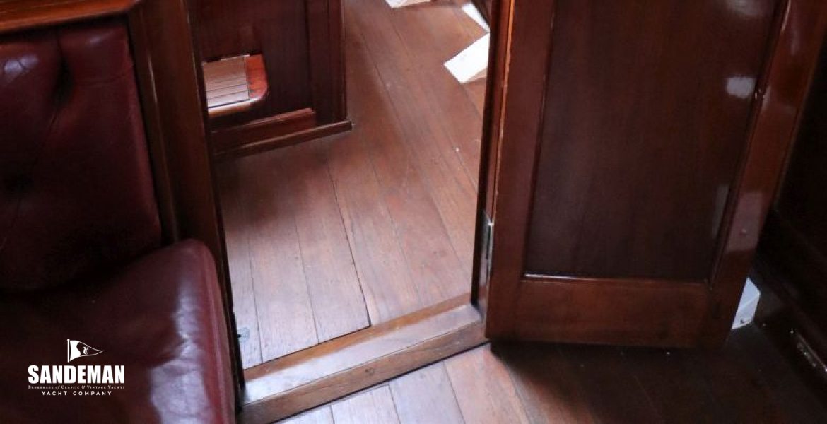 Saloon view aft to lobby and master cabin