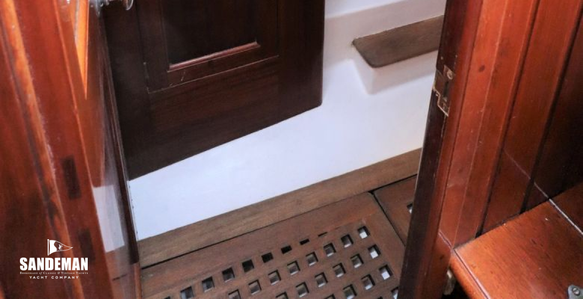 Master cabin ensuite dual access from lobby
