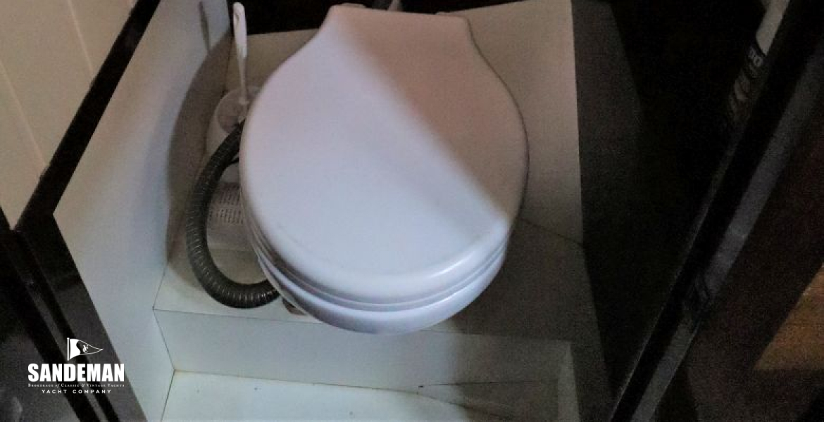 Forepeak wc