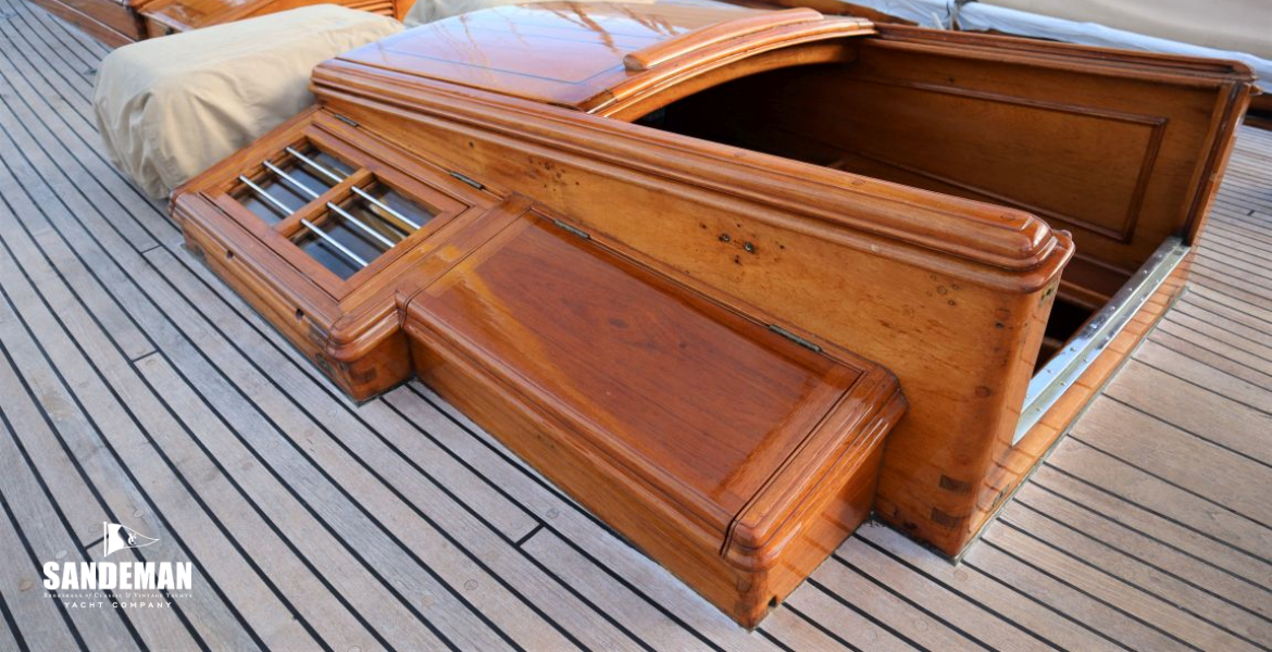 Companionway hatch view fwd to stbd