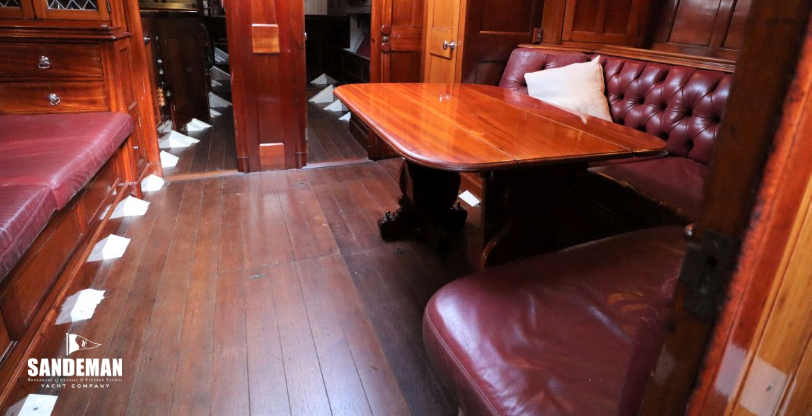 Saloon view fwd