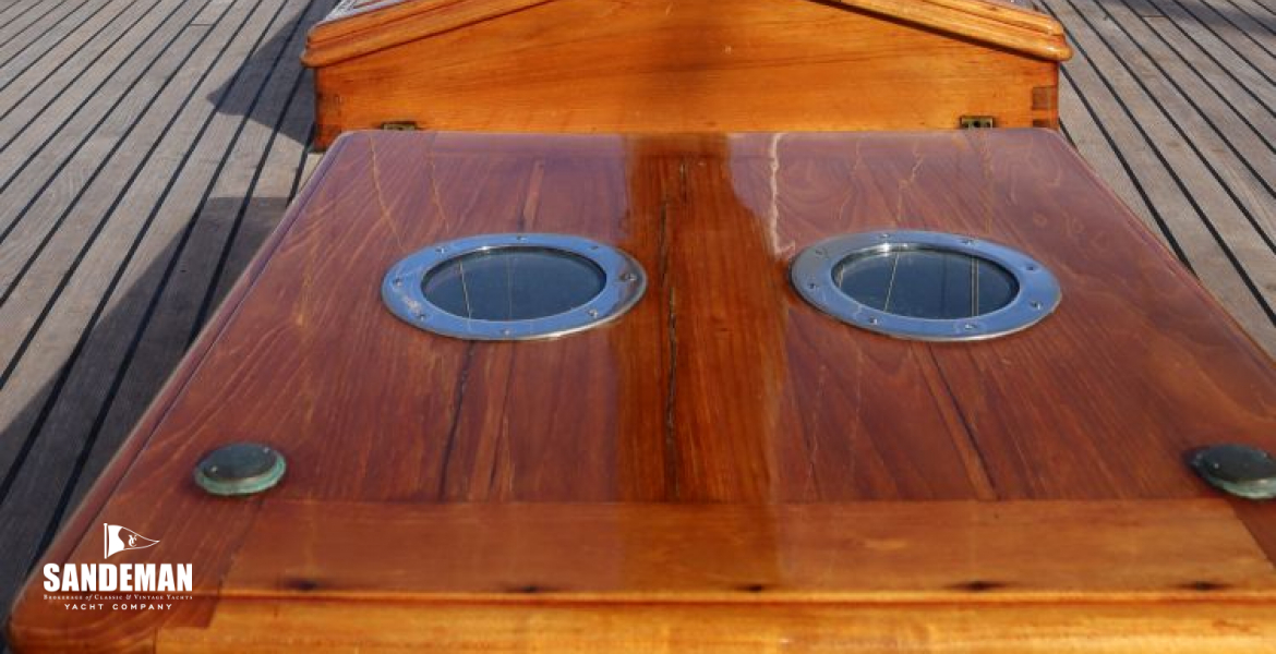 Lazarette hatch view fwd