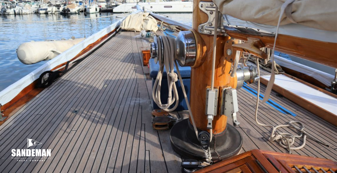 View fwd to foredeck