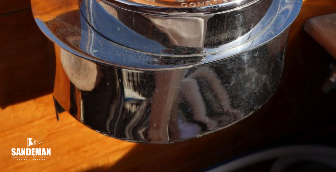Steering compass