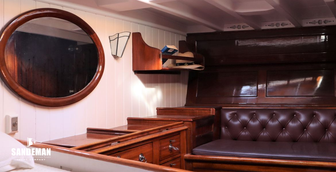 Master cabin view aft to port