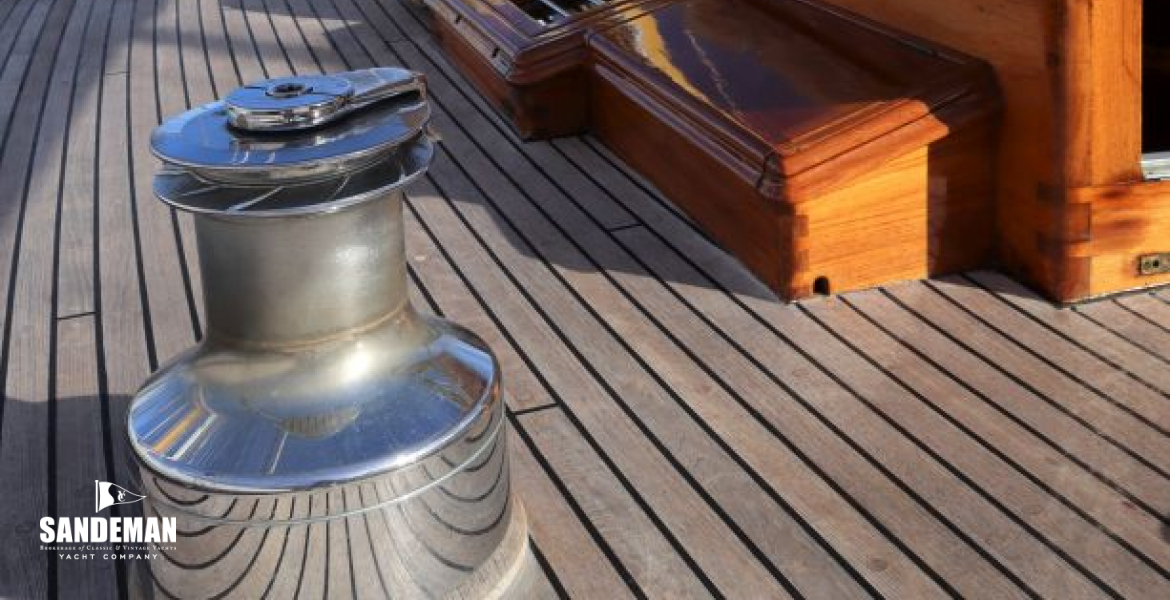 Port sidedeck view fwd