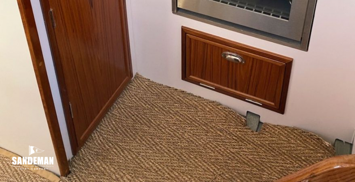 Galley to starboard