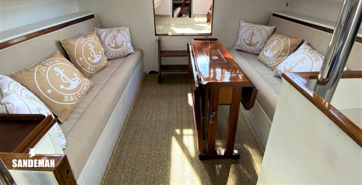 Saloon view fwd from galley
