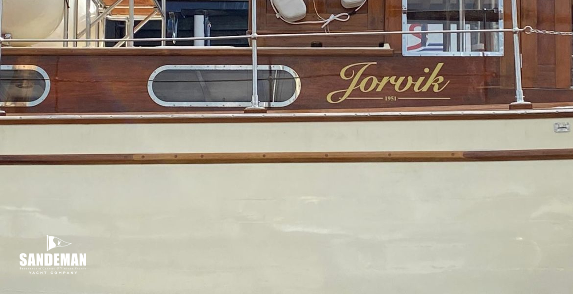 Deckhouse and helm position stbd