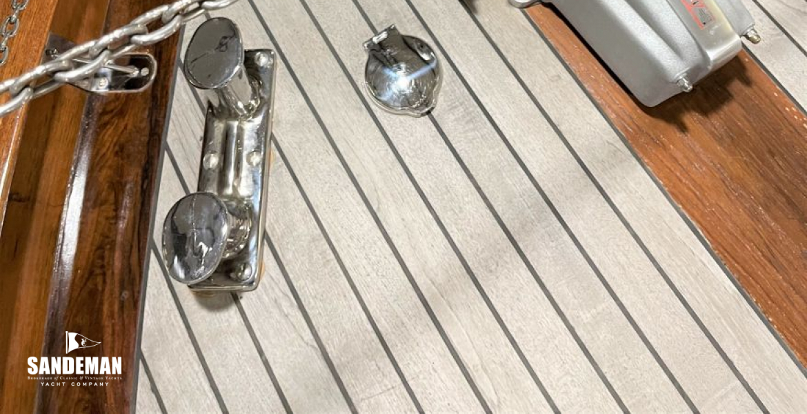 Foredeck and stemhead details