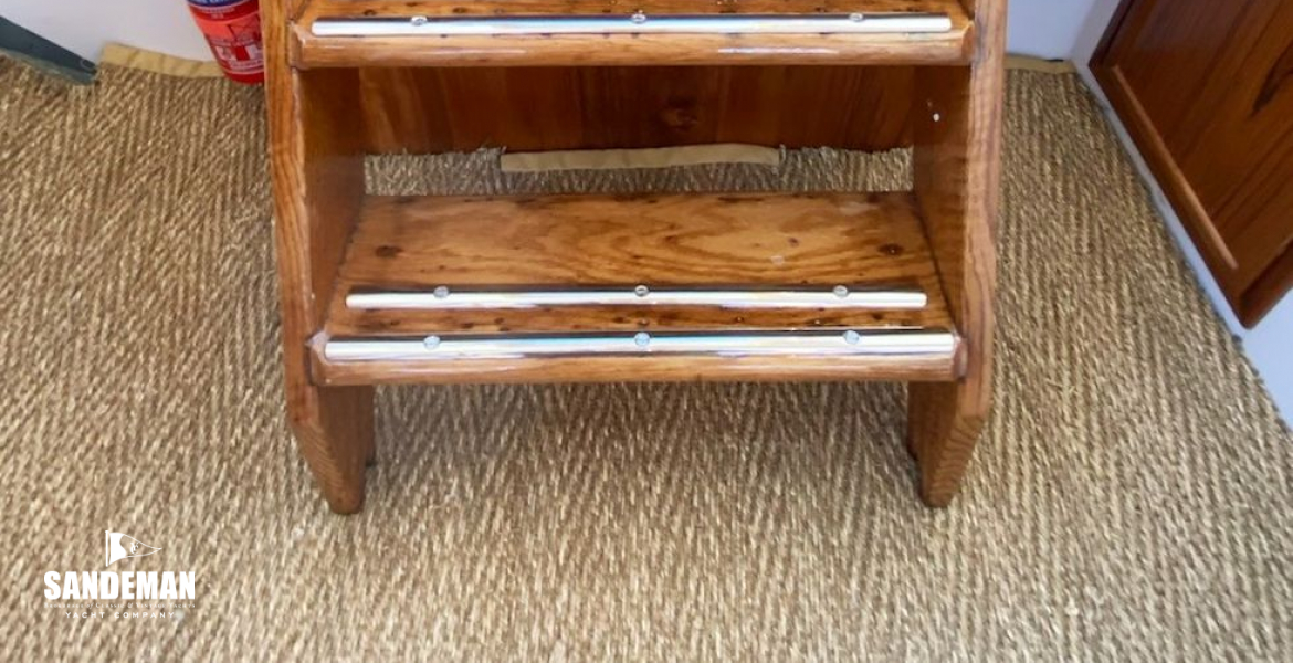 Aft companionway