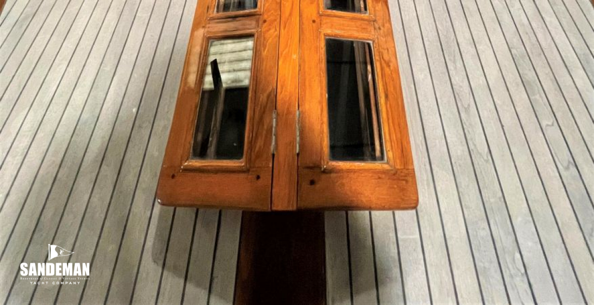 Foredeck view aft