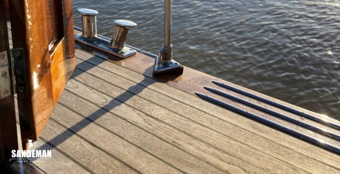 Deck saloon exit to deck