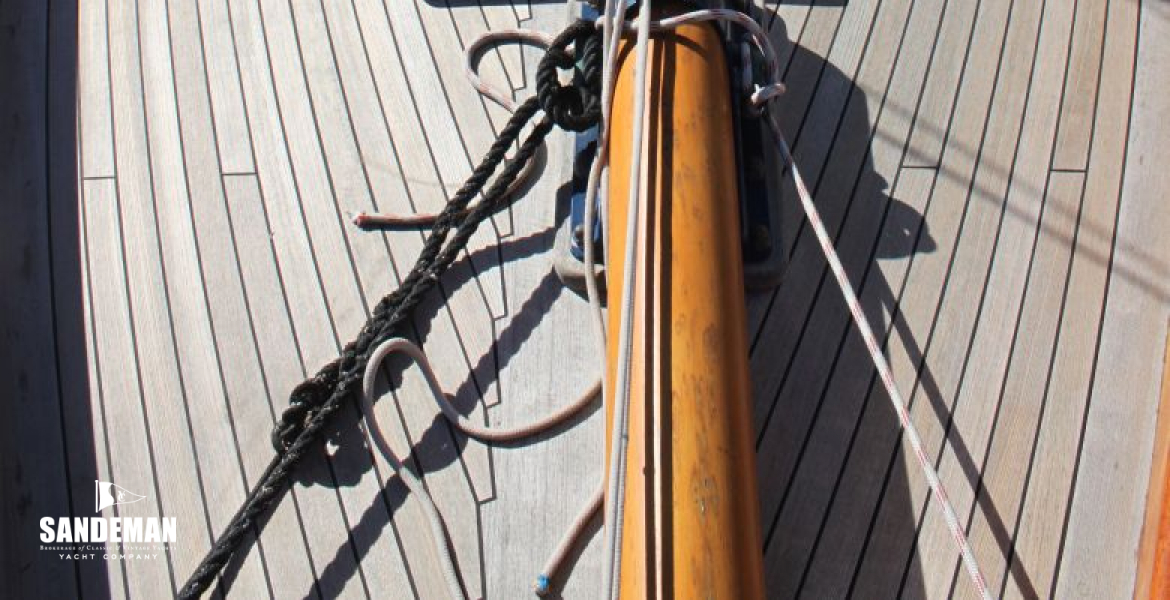 Foredeck view aft from above