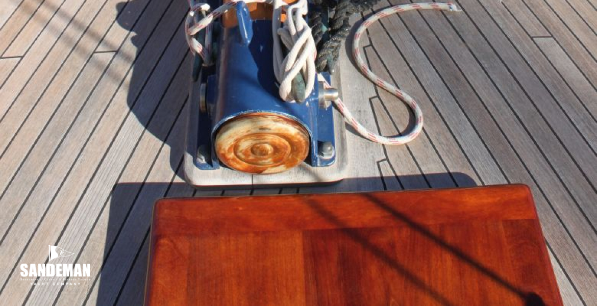Foredeck and bowsprit fwd