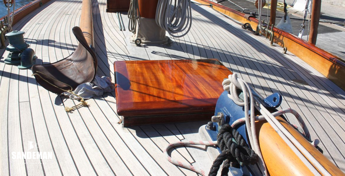 Forehatch and gaff detail view aft