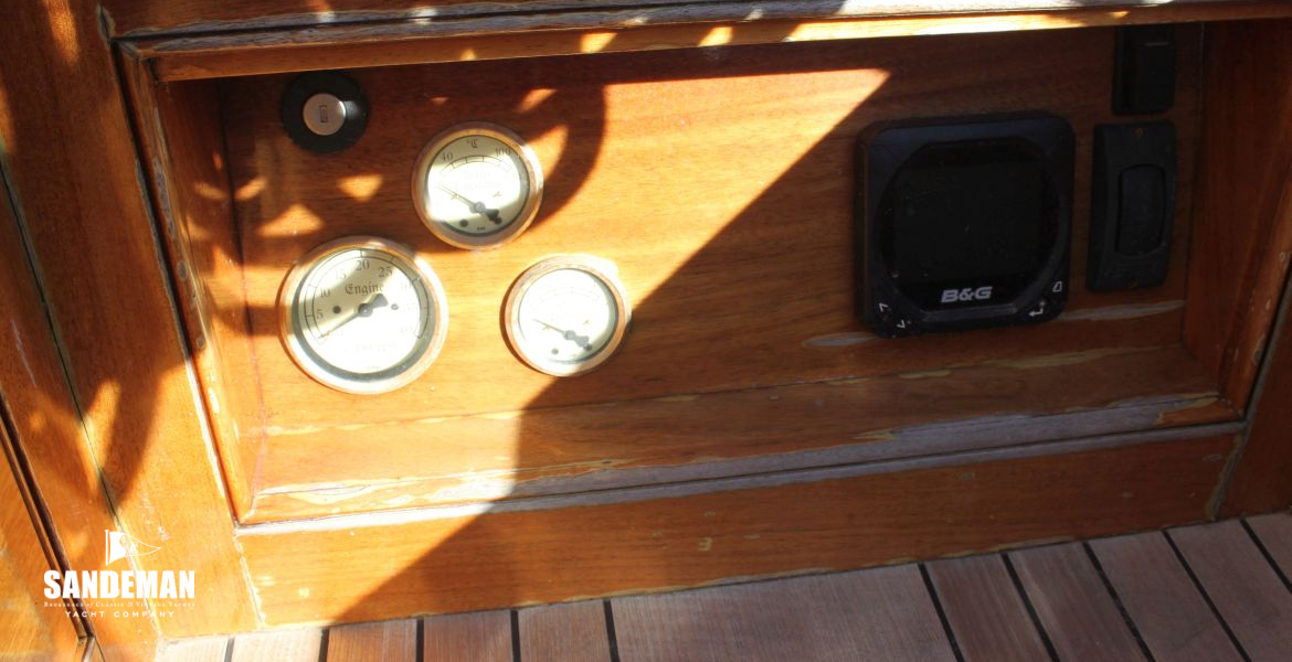 Cockpit engine gauges and Nav repeater 
