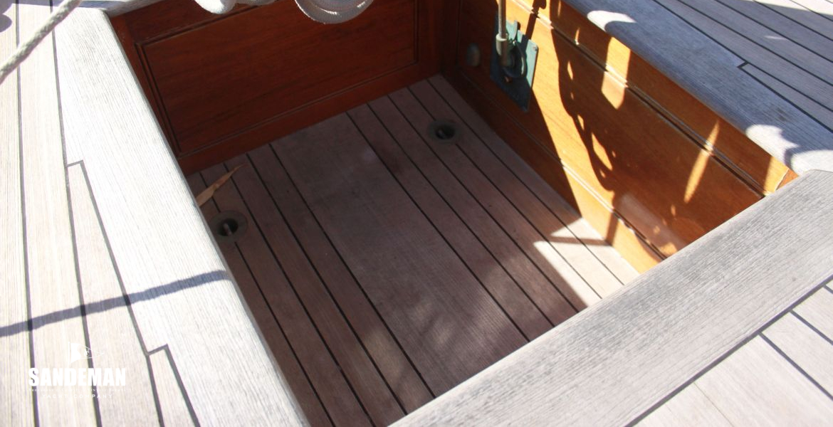 Cockpit well aft