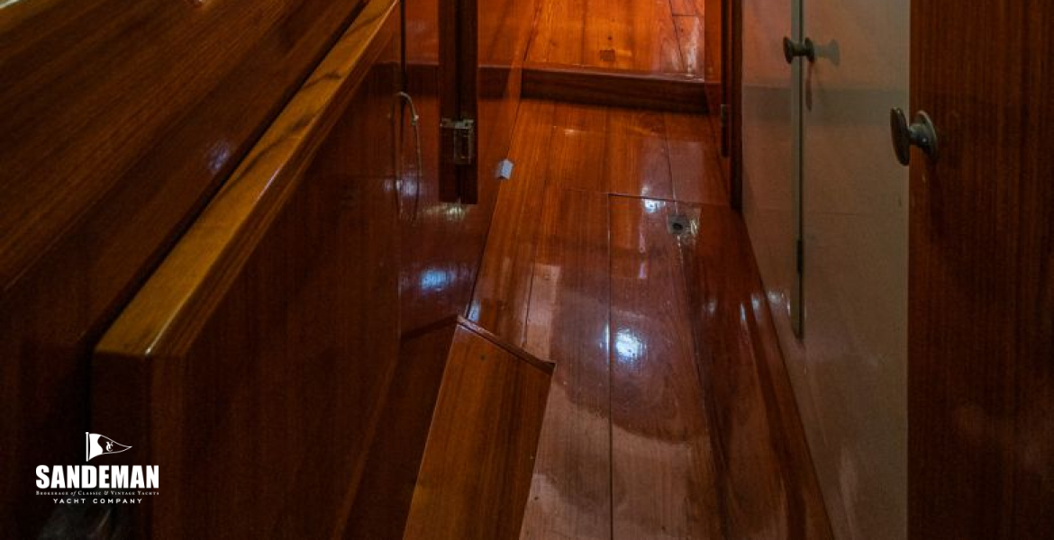 Aft corridor view fwd via galley