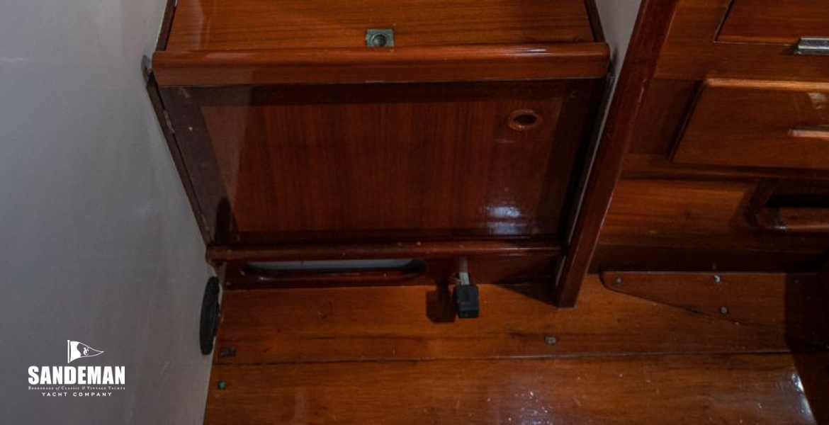 Aft cabin commode as washbasin