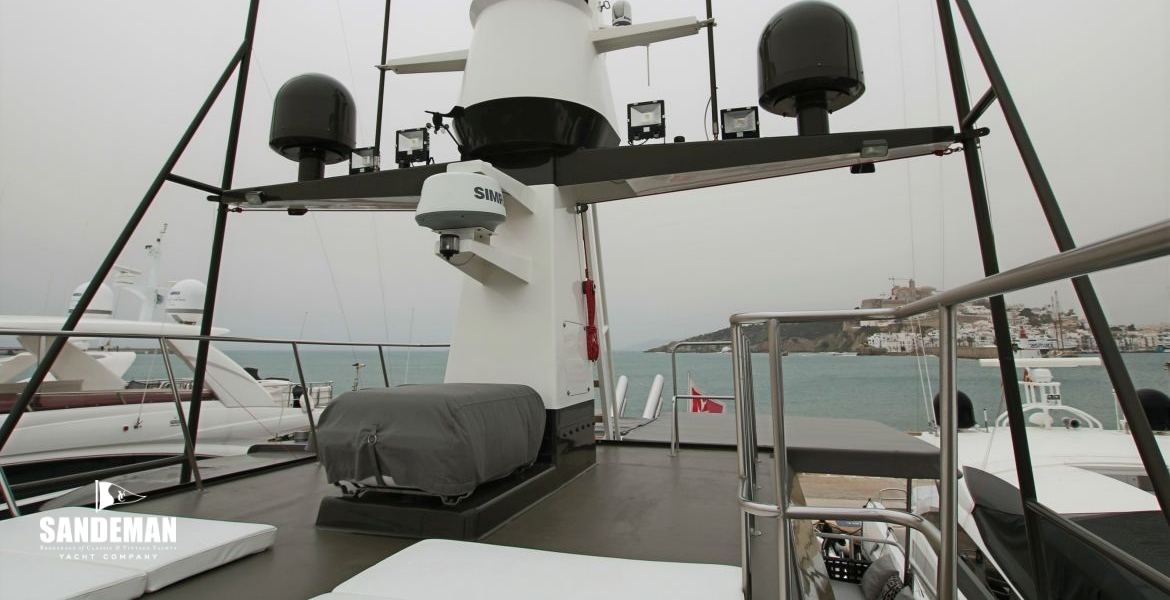 Wheelhouse roof view aft
