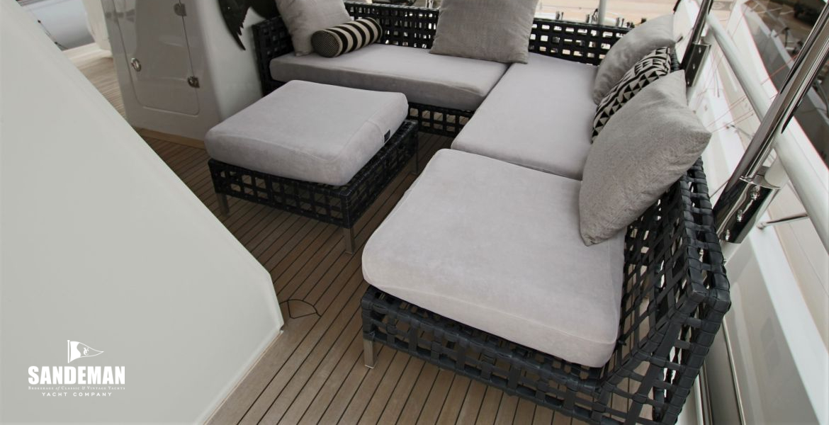 Upperdeck aft seating area