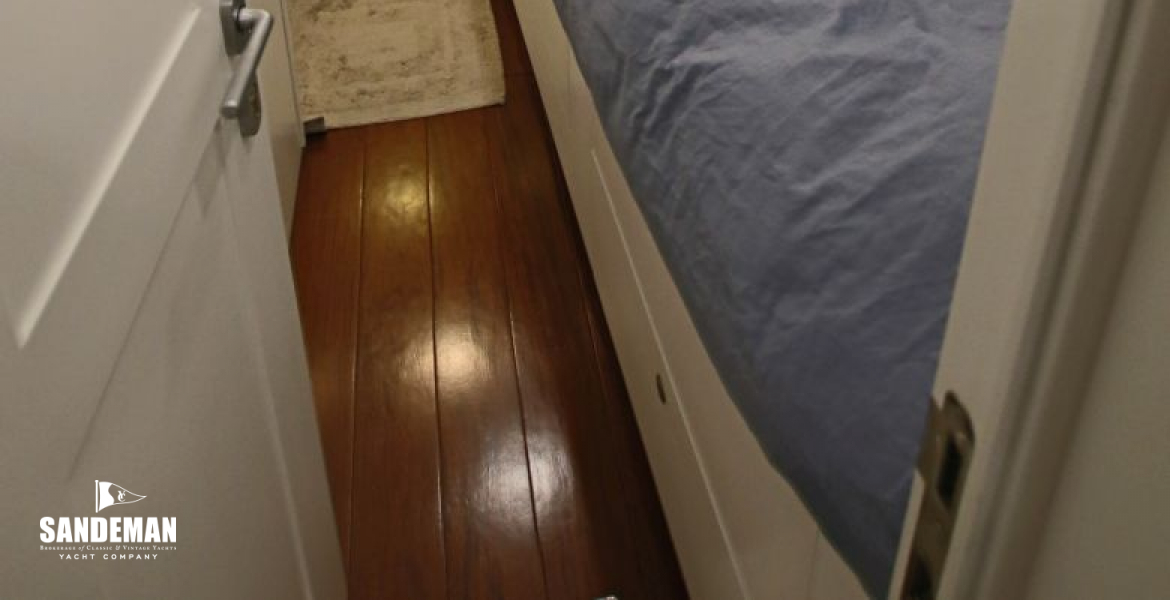 Stbd guest/crew bunk cabin & en-suite
