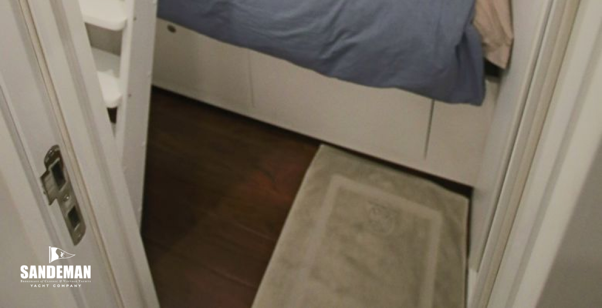 Fwd port guest bunk cabin