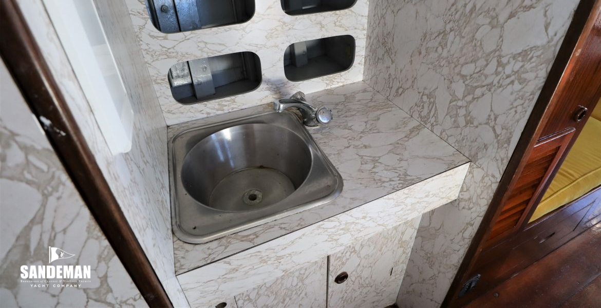 WC Compartment to starboard