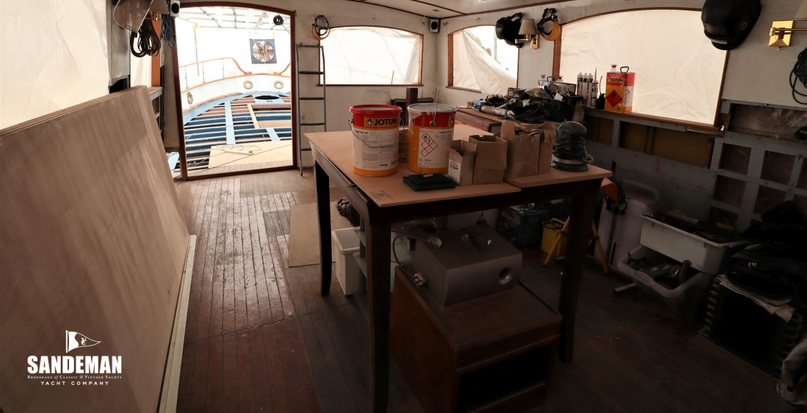 Deck saloon view aft