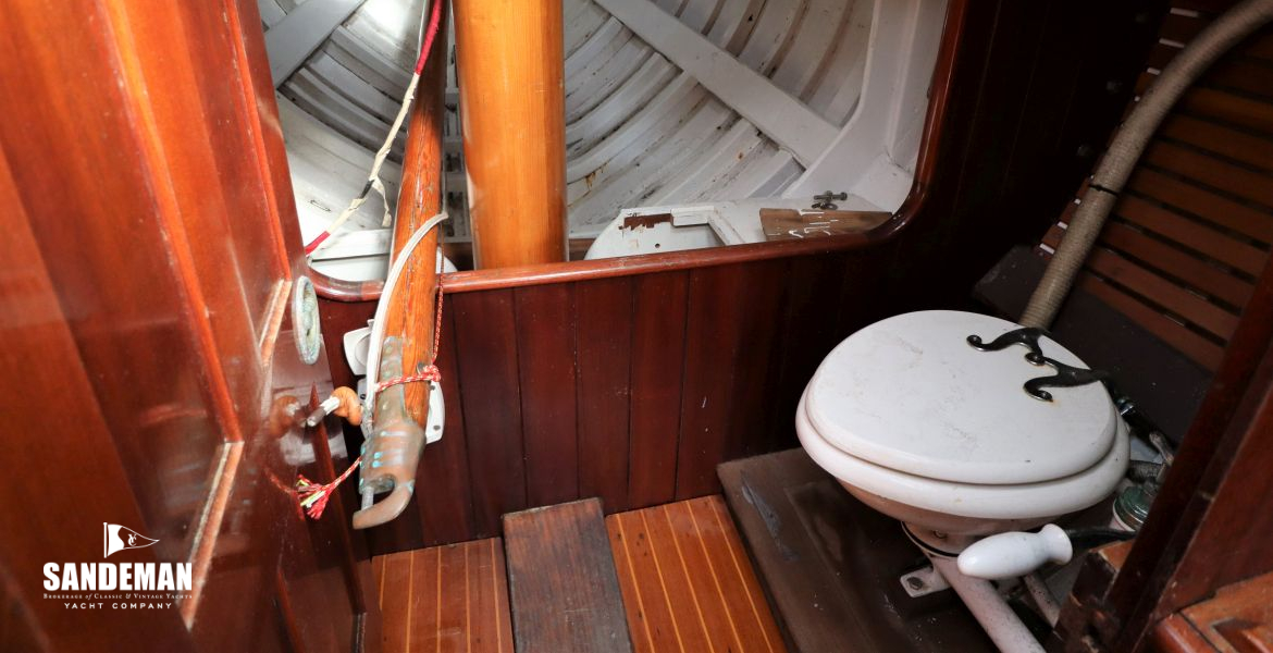 WC Compartment to starboard