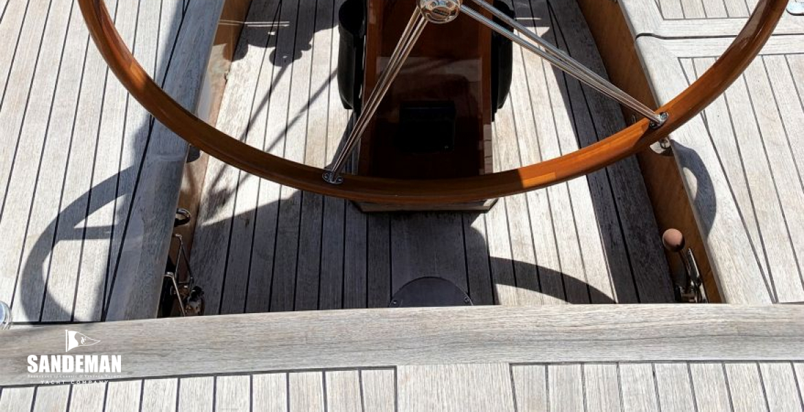 Helm view forward