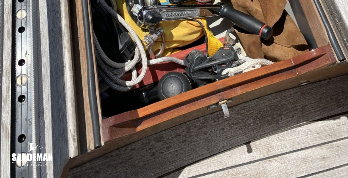 Cockpit locker