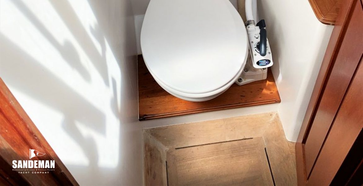 Forward en-suite WC/ shower compartment