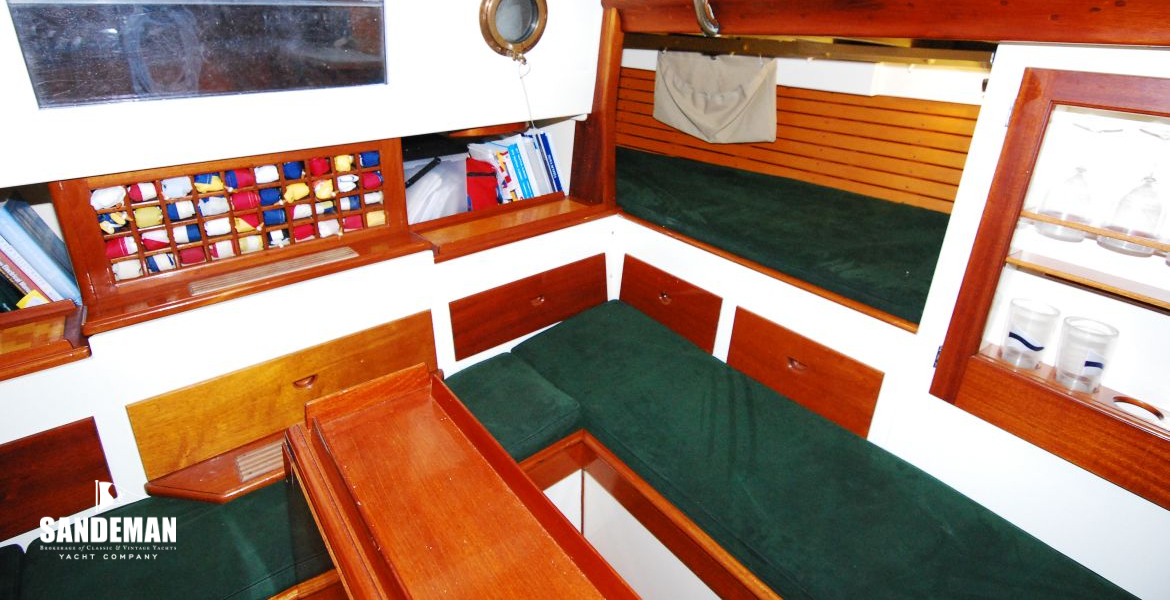 Saloon view port aft to quarter berth