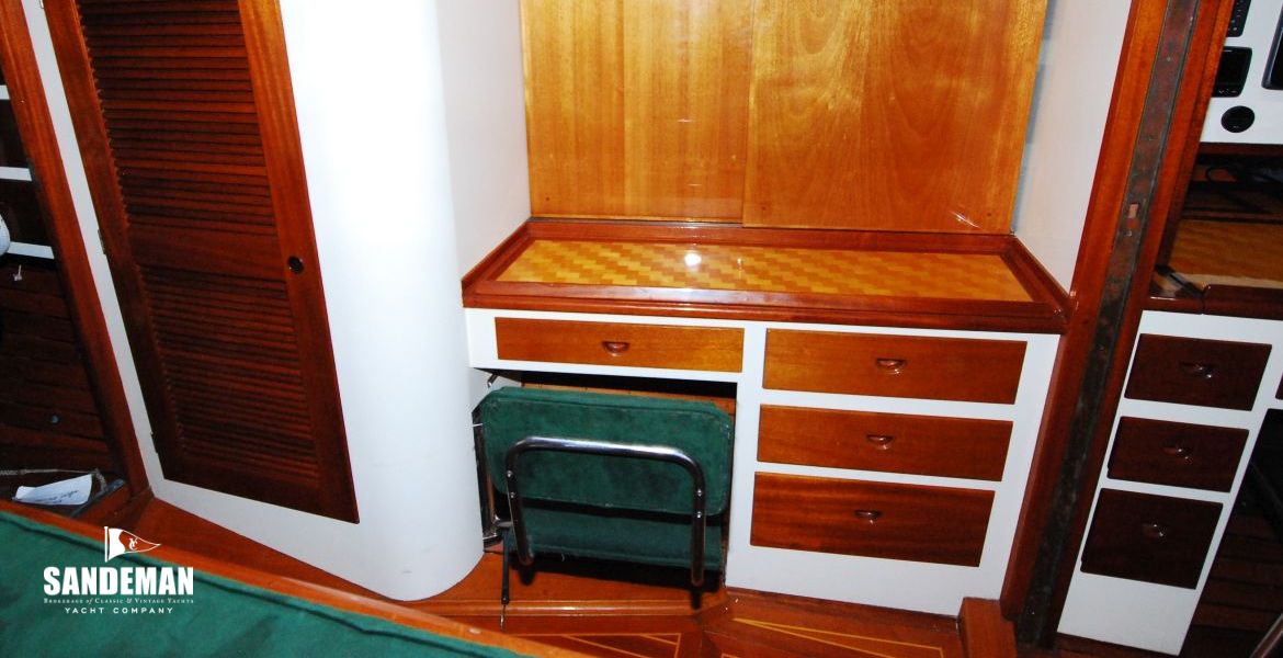 Forecabin bureau & hanging locker to starboard
