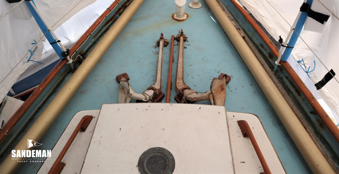 Foredeck view forward