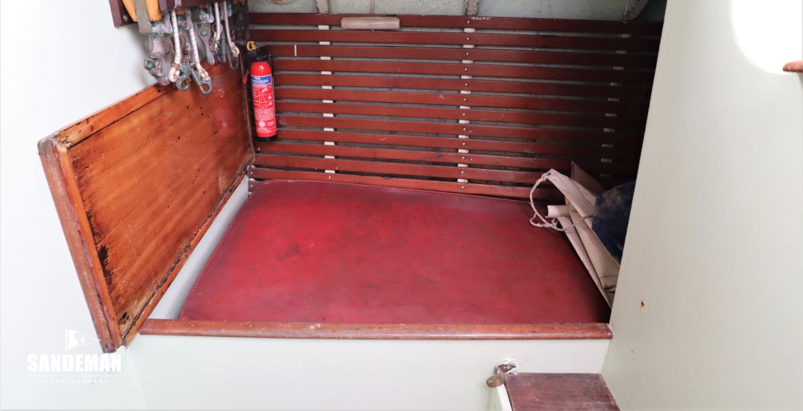 Quarterberth to starboard