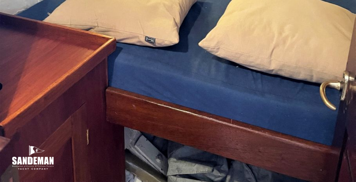 Aft cabin starboard quarter