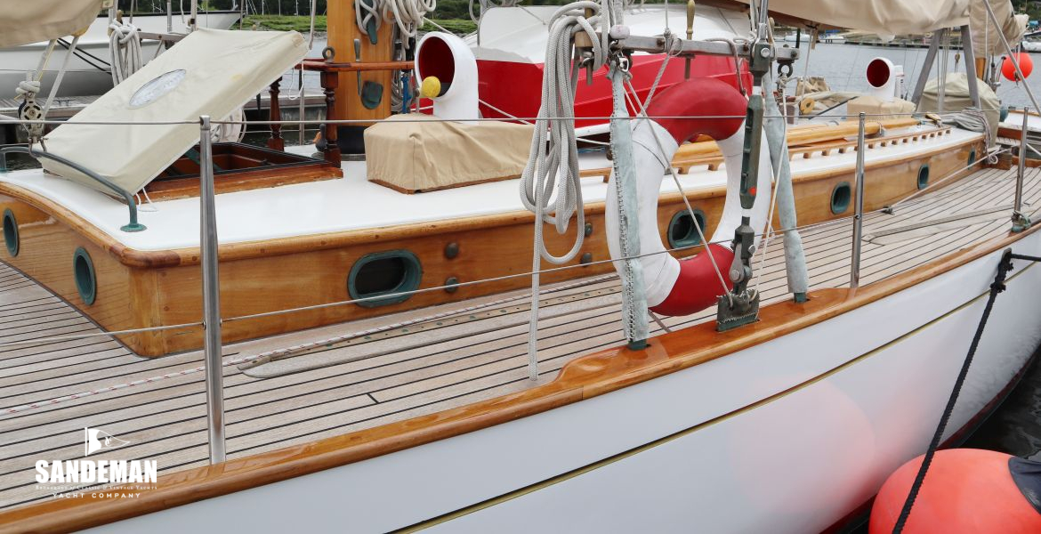 Trunk cabin view to starboard aft