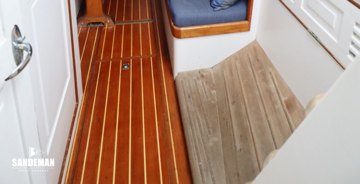 View forward exiting owner cabin