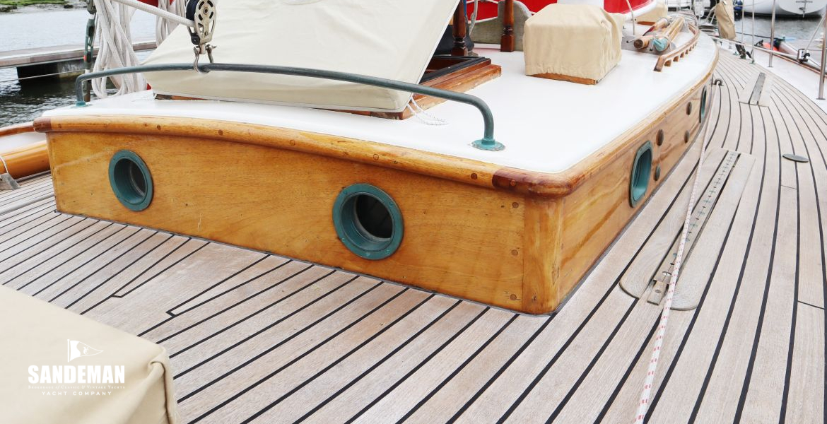 Foredeck view aft