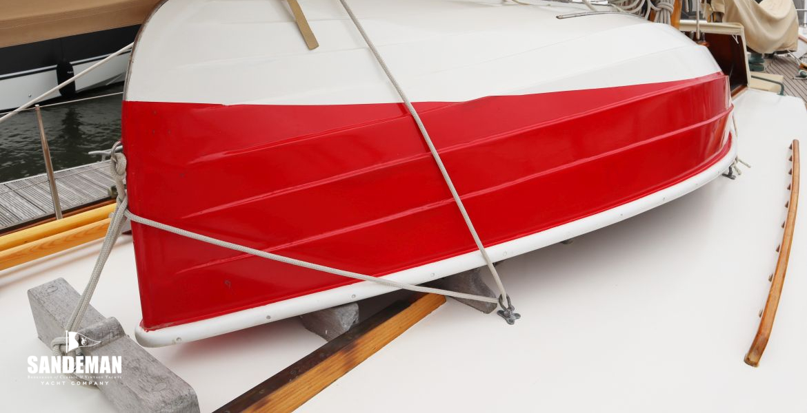 Trunk cabin tender stowage