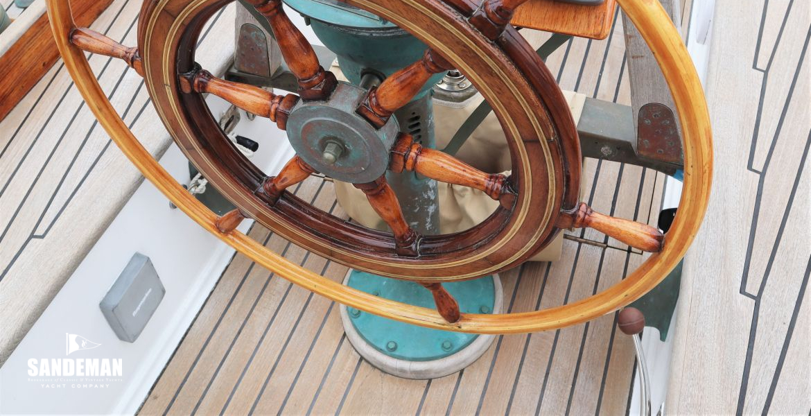 Helm view forward
